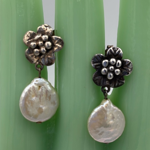 Jewelry - THAI Silver Sterling Silver Hallmarked Earrings with Iridescent Coin Pearl